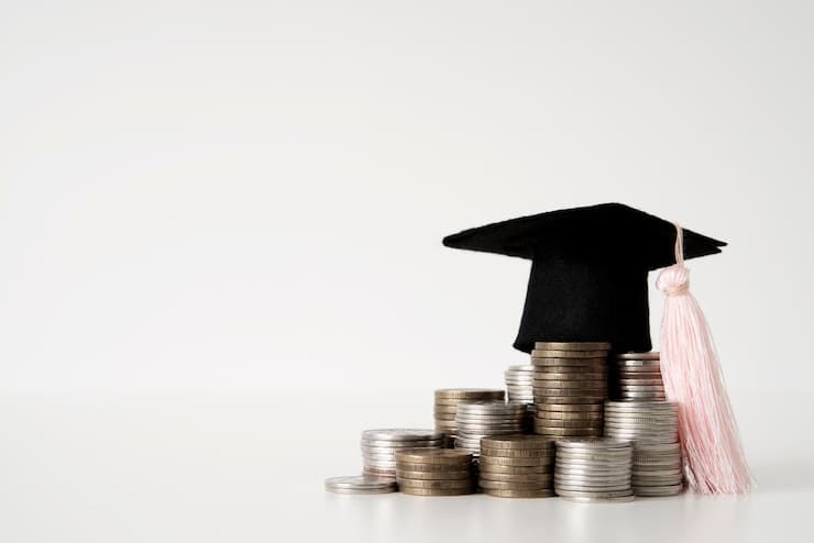 How to Get Scholarships? How Grad Globe Can Assist